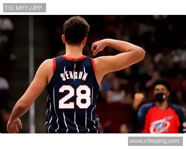 申京季前赛首秀致敬麦迪身穿传奇球衣闪耀登场