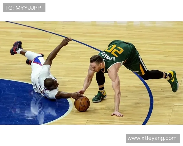 热火队远程轰炸三分球表现出色八名球员共同贡献19记三分球