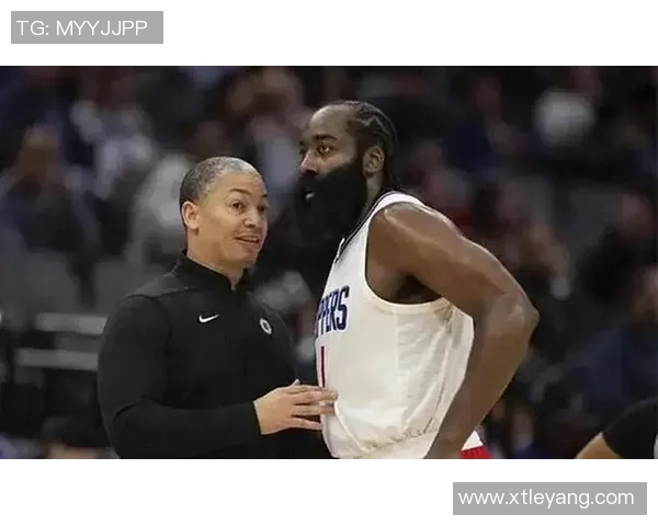 哈登半场表现低迷三分球失准球队外线哑火难以破局 哈登半场表现低迷三分球失准球队外线哑火难以破局