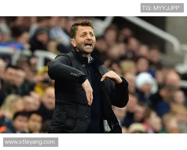 舍伍德指出戈麦斯抬脚过高应被红牌罚下前英超裁判对此表示认同