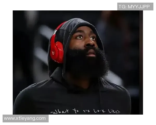 哈登谈球队首发阵容的优势与错位策略展现天赋异禀的潜力