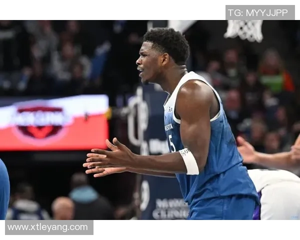 爱德华兹29分钟内高效发挥18投8中贡献26分5篮板3助攻2盖帽表现精彩但犯规频繁影响比赛乐趣 爱德华兹29分钟内高效发挥18投8中贡献26分5篮板3助攻2盖帽表现精彩但犯规频繁影响比赛乐趣