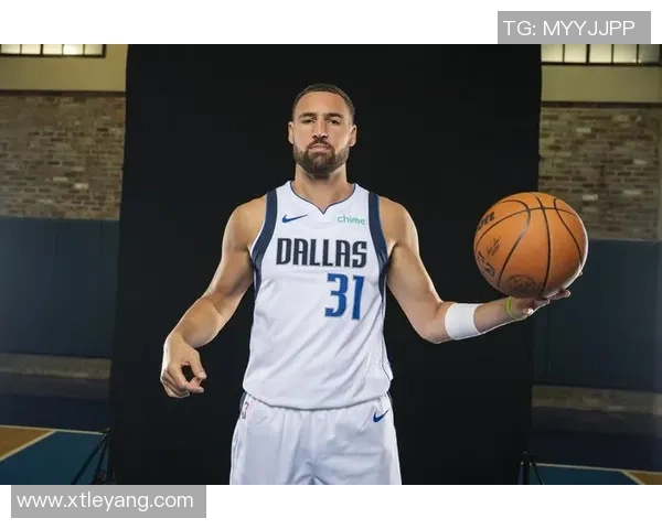 克莱首节火力全开三分球命中率惊人独行侠狂轰42分展现强大攻击力