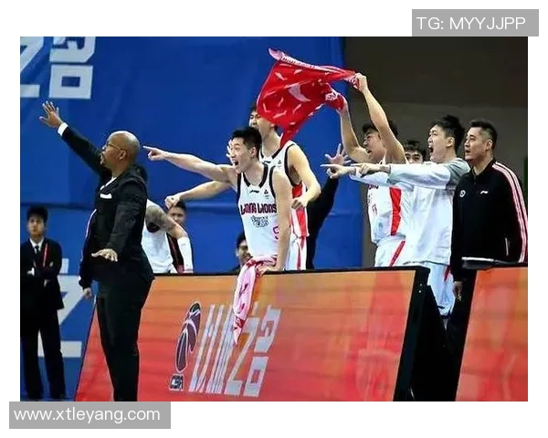 外援双子星联手发威引领球队逆转胜利全场观众欢呼不已